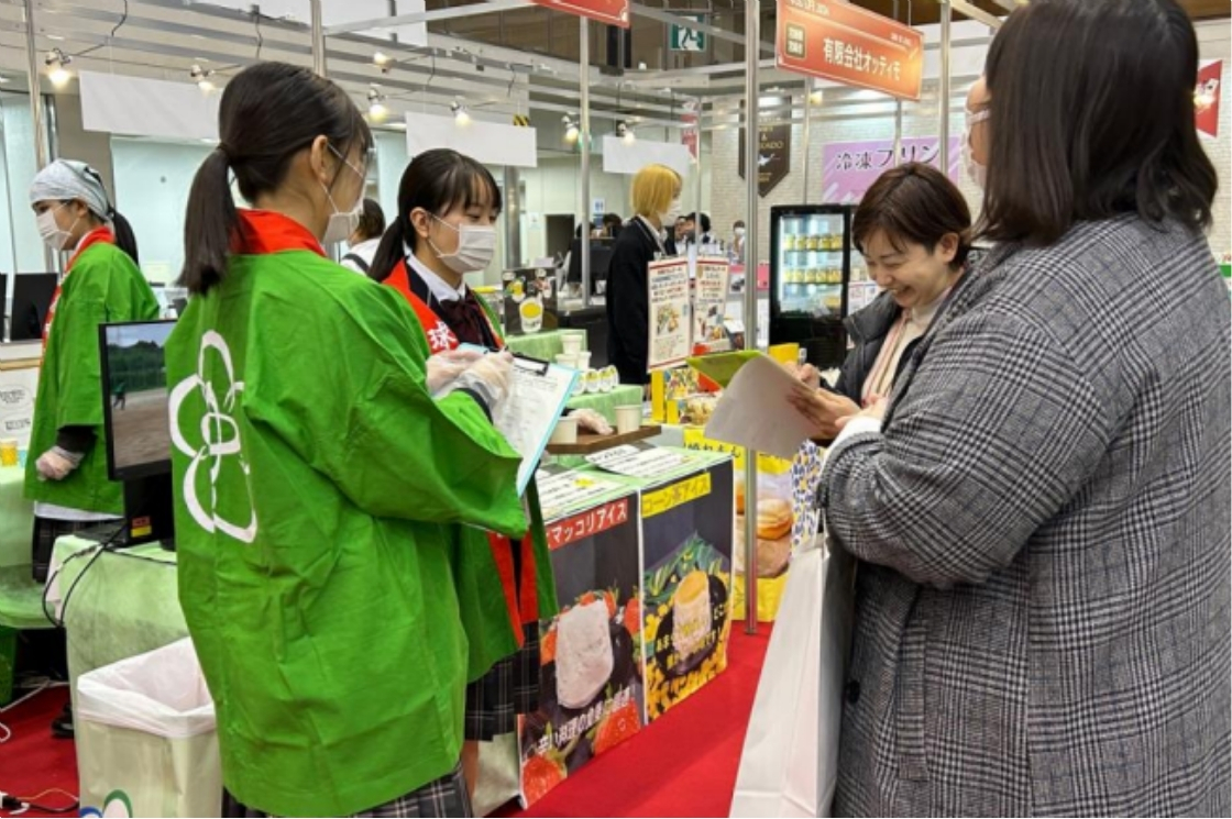 錦町のフルーツを使った自信作のアイス