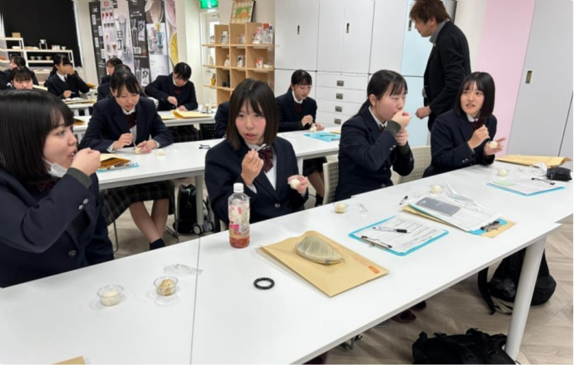 コーン茶アイス（黒蜜入り）