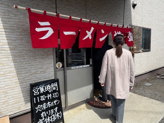 ラーメンと女性